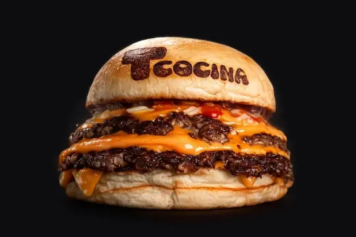 Hamburguesa de TCocina con su marca en el pan